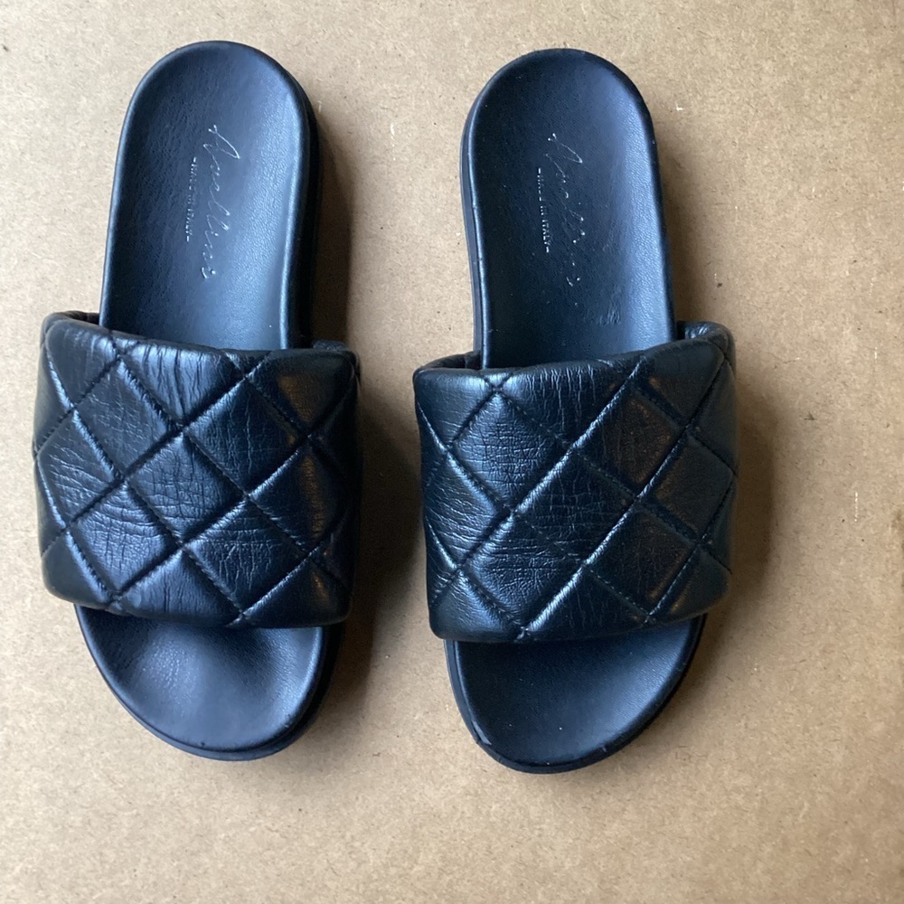 Avellini black quilted made in Italy casual slides, size 7